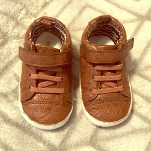 ❌❌SOLD❌❌Boy’s Target Shoes. Size 4!